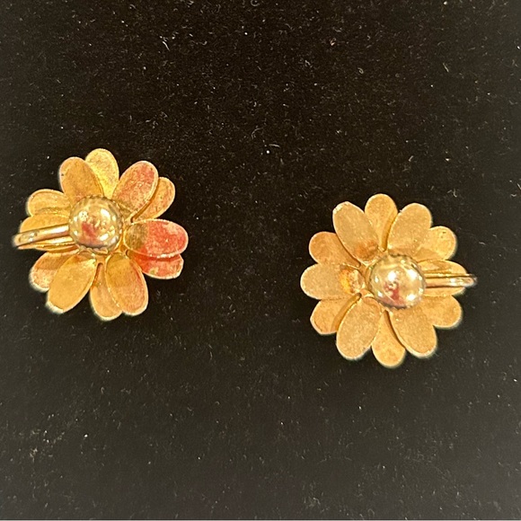 Weiss  Vintage Screw Back Earrings - Picture 3 of 6